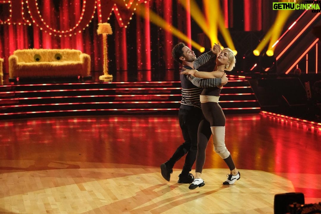 Selma Blair Instagram - I’m living my childhood dream tonight dancing to the Muppets on @dancingwiththestars !! ✨ Tune in to see a special appearance from Miss Piggy and Kermit💜 Watch and vote at 5pm PT / 8pm ET LIVE on @disneyplus Image Description: Four images of Selma and Sasha dancing together on stage. Selma has short blonde hair and looks at Sasha. Selma wears brown leggings, a brown tank top, and white and black shoes. Sasha has dark brown hair. Sasha wears a striped long sleeve shirt, black pants, and black shoes.