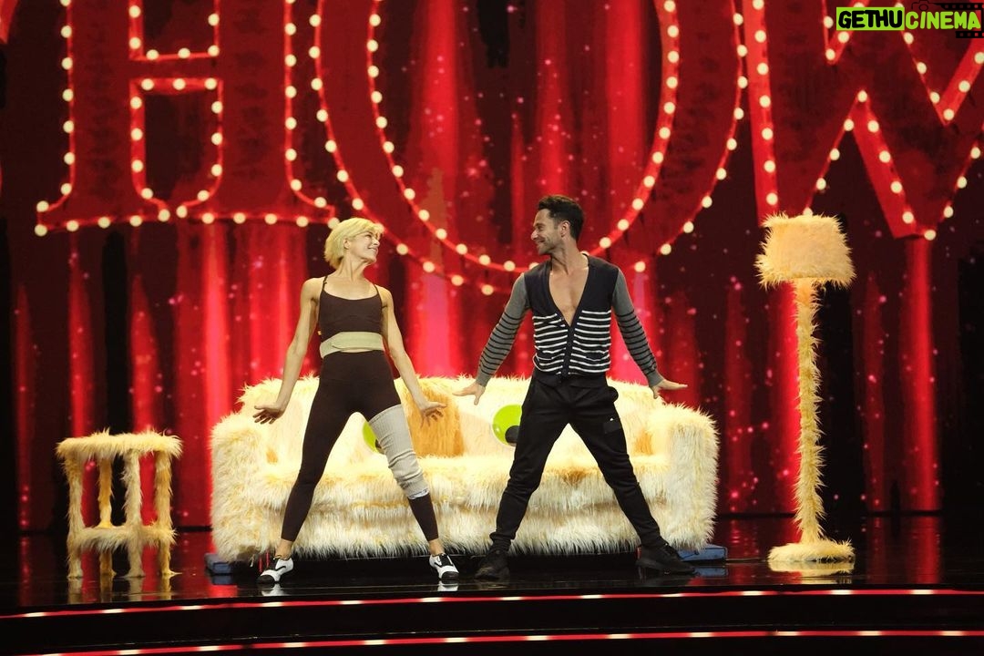Selma Blair Instagram - I’m living my childhood dream tonight dancing to the Muppets on @dancingwiththestars !! ✨ Tune in to see a special appearance from Miss Piggy and Kermit💜 Watch and vote at 5pm PT / 8pm ET LIVE on @disneyplus Image Description: Four images of Selma and Sasha dancing together on stage. Selma has short blonde hair and looks at Sasha. Selma wears brown leggings, a brown tank top, and white and black shoes. Sasha has dark brown hair. Sasha wears a striped long sleeve shirt, black pants, and black shoes.