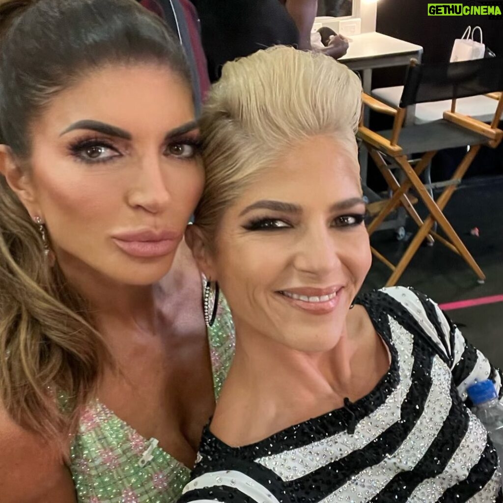 Selma Blair Instagram - I found friends, family, and love when I broke out of jail last night…♥️ @dancingwiththestars @disneyplus