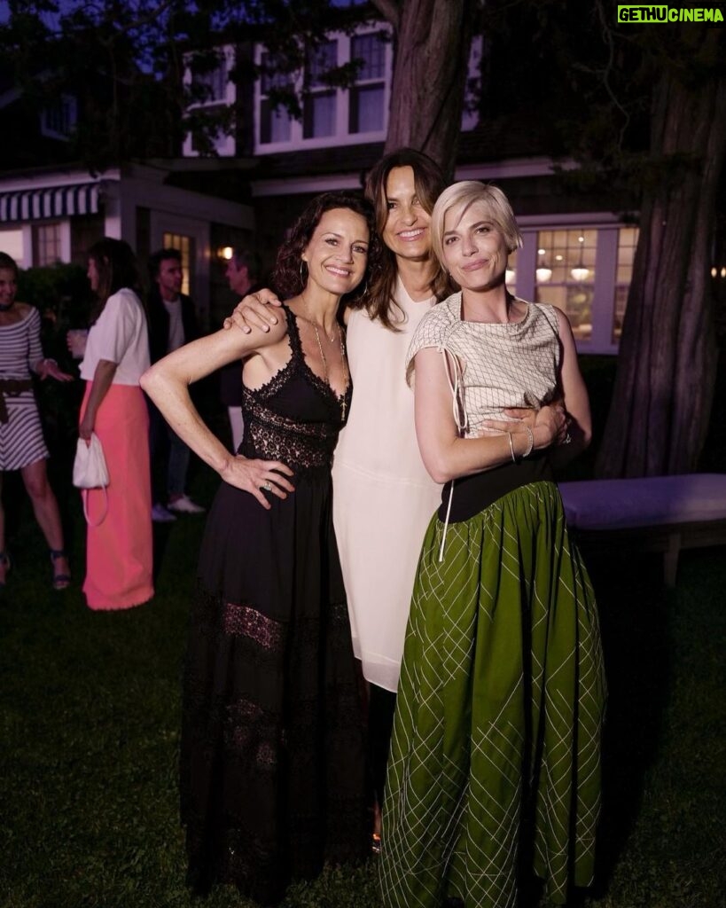 Selma Blair Instagram - Summer evenings in the Hamptons will have me pining for these nights until next year. There was a slow and glowing hue to these days. The lovely anticipation of a party, a gorgeous brunch in the garden with admired friends, and reunions with the ones who make me laugh. I’m still the east coast girl, with the blonde bob. The mean baby loving it all, in a mean way. Thank you and adieu ♥️.