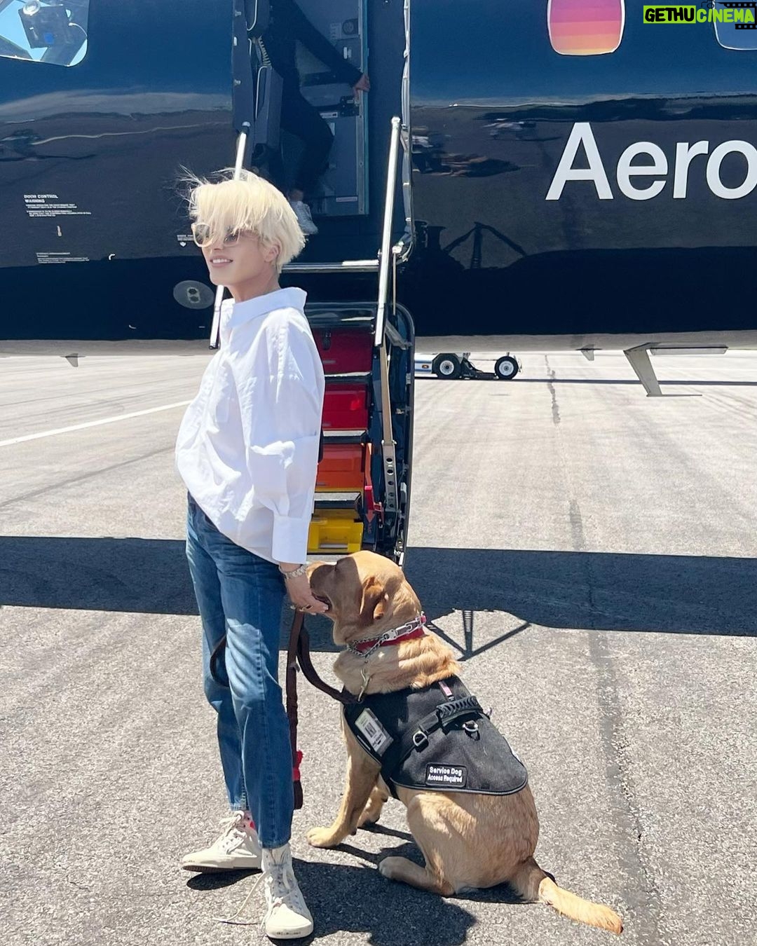 Selma Blair Instagram - Headed back home for a weekend of rest and relaxation. This trip has been a Godsend. Thank you for the lift @aero #goaero ✈️ Welcome home wherever you are ⭐️