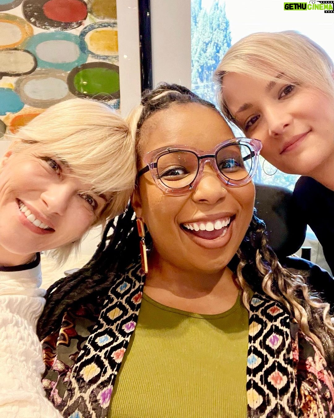 Selma Blair Instagram - Finally. I owe so much wisdom to these two women, @andraealavant and @kr_liu. Inspired by, now friends with, I loved meeting up and admiring sneakers. Congratulations on @thewebbyawards nominations to … us. 👏👏👏. Thank you, @google and @kyndralococo so much. 💛 Image descriptions: Image one: Selma is with Andraéa and KR. Selma, on the left, has short blonde hair and wears a white sweater. Andraéa, in the middle, wears a green top and a multi color jacket and has long brown hair. KR, on the right, has short blonde hair and wears a black top. Image two: Selma and KR together smiling at the camera Video: An interview-style discussion between Selma Blair and Andraéa LaVant. Selma, wearing a light pink shirt with a white collar and khaki pants opens up the video by walking with her cane over to Andraéa, who is using a wheelchair, wearing purple glasses and a pink/red multi-colored romper. Both smile at each other and google.com/all-in appears on the screen. Image four: A graphic encouraging voting for the Webby awards. Image five: A graphic encouraging voting for the Webby awards.