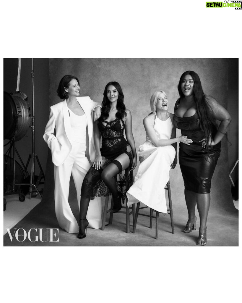 Selma Blair Instagram - There are dark days and years, times when we isolate and forget about the awe. This day was not one of those, not even in that century. All of these women, I admire and respect and revere. In my half a century living among these legends , I have been lucky enough to cherish so many at this shoot personally. I didn’t want to hug goodbye and have it end. Thank you Edward and Steven and Pat and Guido and Ned and Jill for changing me for the best. Ps. Kate, you are still all superlatives. And I miss you already. ♥♥♥. @SerenaWilliams, @CTurlington, @JaneFonda, @MayaJama, @PreciousLeexoxo, @KateMossAgency and @SelmaBlair photographed by @NedRogers and styled by @Edward_Enninful, with hair creative director @GuidoPalau, Jane’s hair by @TeddyCharles35, make-up creative director @PatMcGrathReal, Jane’s make-up by @GenevieveHerr, nails by @JinSoonChoi, hair colourist @LenaOtt, set design by @MaryHoward_SetDesign at @MHS_Artists, production by @ProdN_ArtAndCommerce and executive producer #RukRichards. Talent casting by @JillDemling, model casting by @MrsVoguester and @Janay_Bailey1, deputy director, global fashion network @LauraJaneIngham, fashion editor @EnieD, associate fashion editor @RebeccaPurshouse and fashion assistants @Char_Rutter, @InesCMourao, @AmanataA, @BiancaParisotto, @BillieRoseOwen, @JasmineFontaina and @Olivia.Jakubik. With thanks to @JimmyMoff, Lars Nordensten, @HookPropsBK and @HighLineStages, New York. Image descriptions pinned in comments.