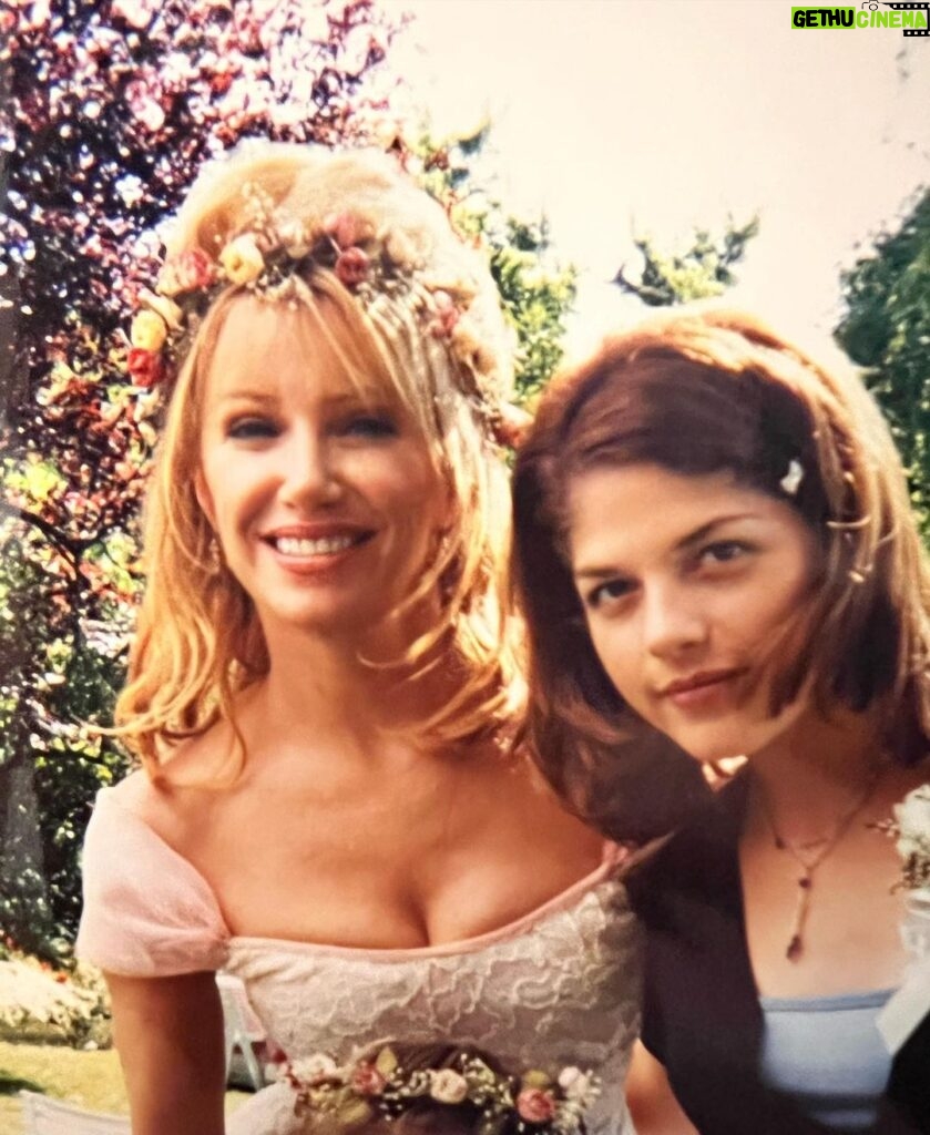 Selma Blair Instagram - She is forever the golden one. A mentor from my very first job in LA, playing her son’s pregnant high school girlfriend. Suzanne Somers was one of the first big stars of television to hold out for more, asking for pay equity with men. Whatever the cost. She had held out for the best anyway, with her husband Alan, always near. It was heaven to watch them together. And it was heaven to be in her presence. The world needed an eclipse of the sun to send Suzanne Somers off in the proper way. May her memory be a blessing.