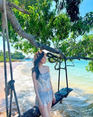 Seohyun Instagram - perfect weather🌊