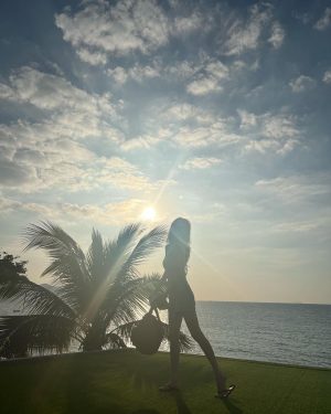 Seohyun Instagram - perfect weather🌊