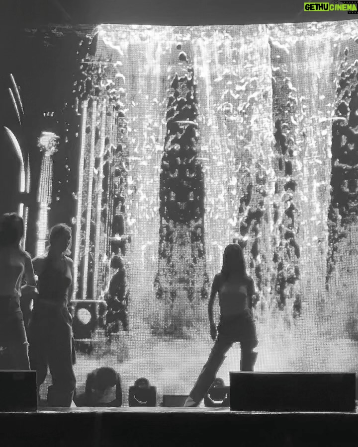 Seohyun Instagram - ขอขอบคุณทุกคนอีกครั้งที่มาร่วมสร้างความทรงจำอันเเสนพิเศษฉันจะไม่มีวันลืมความสุขที่เกิดขึ้นในเมืองไทย”ฉันรักคุณ💖และฉันจะเป็นน้องซอของพวกคุณตลอดไป “
