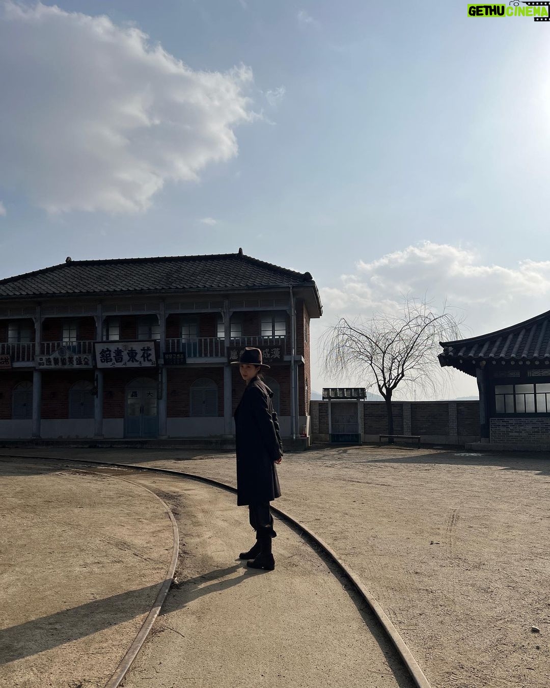 Seohyun Instagram - 위장을 했는데 두목님이랑 너무 비슷한 인상착의 인듯하여 매우 불안하다.. 그나저나 태국팬미팅에서 Sad waltz 부를까 하는데 어떻습니까 여러분?💃🏻