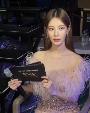 Seohyun Instagram - TMA🎤🖤💋