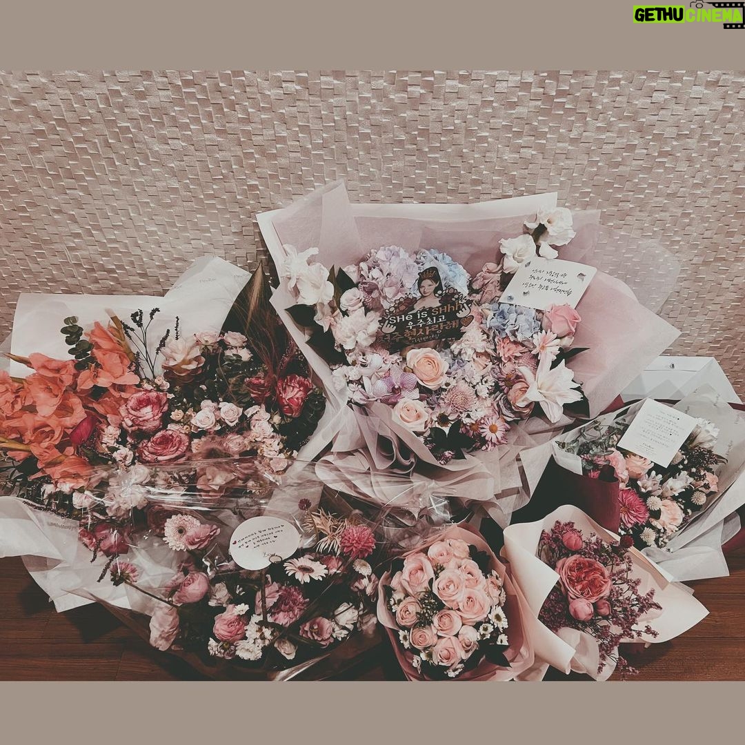 Seohyun Instagram - 소중한 순간 또 한번 핑크빛으로 만들어줘서 고마워 사랑해💖 #SHeisSHhh