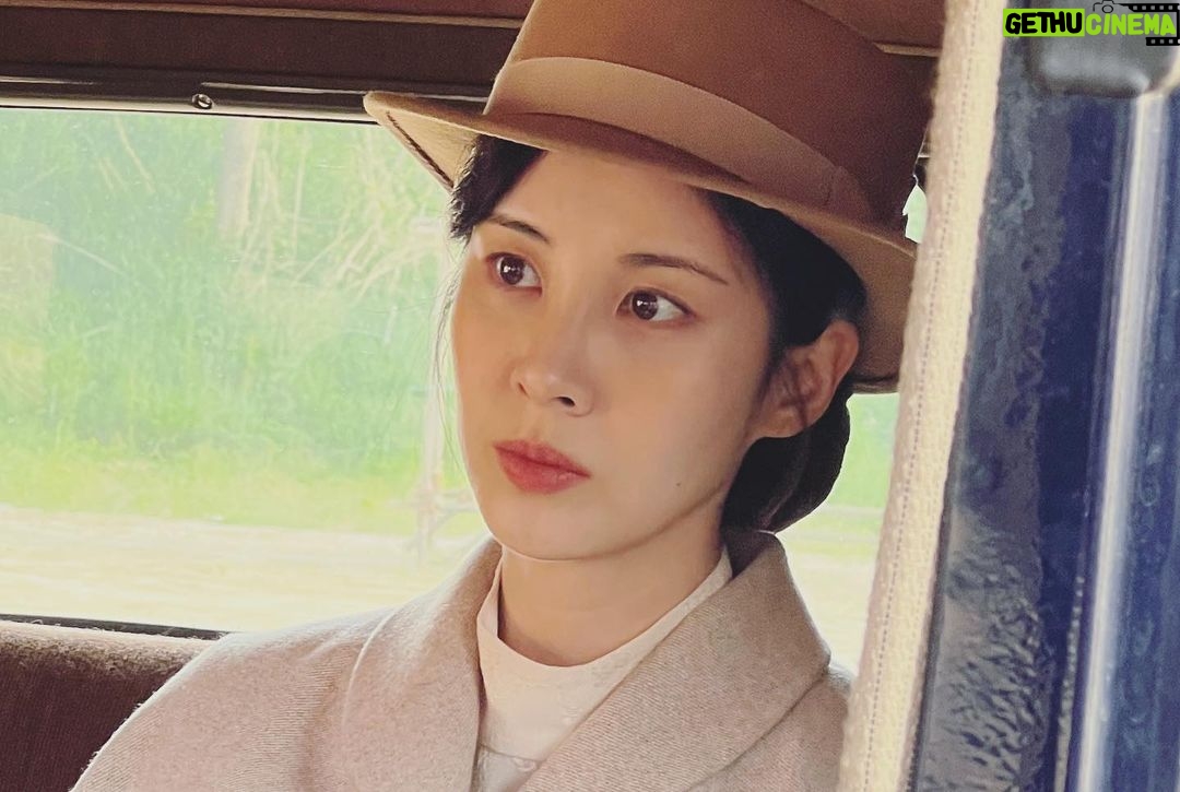 Seohyun Instagram - 인생을 안전하게 사는 것만큼 일도 안전하게 했으면 좋겠네요 언젠가는.. #도적_칼의소리 #songofthebandits @netflixkr