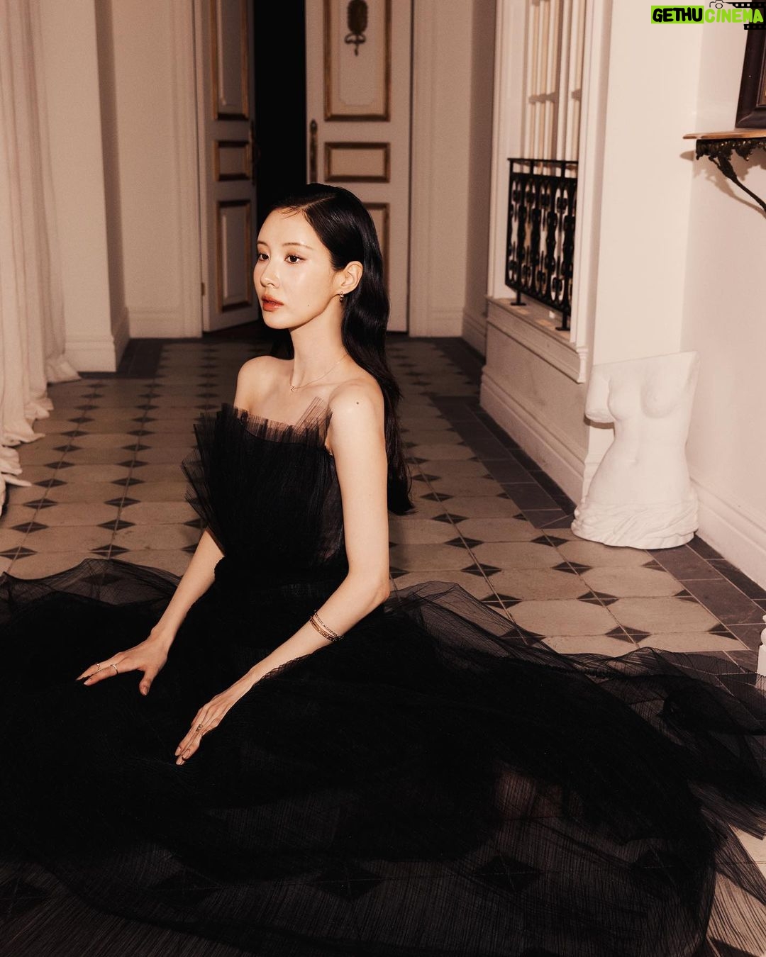 Seohyun Instagram - Get ready for the holiday💎