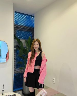Seohyun Instagram - 🩷📸💋