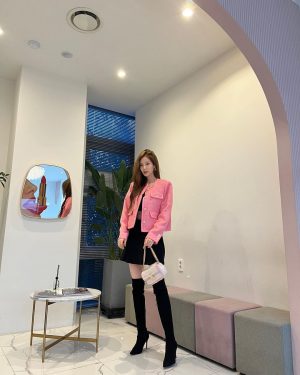 Seohyun Instagram - 🩷📸💋