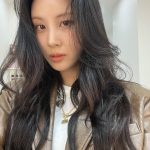 Seohyun Instagram - 흑발 차주은 is back😎 사생활 컨셉으로 연극 응원다녀왔서현🦸🏻‍♀️