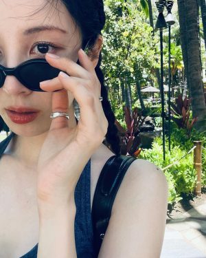 Seohyun Instagram - 🕶️💋✨