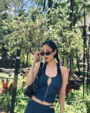 Seohyun Instagram - 🕶️💋✨