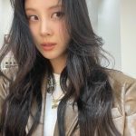Seohyun Instagram - 흑발 차주은 is back😎 사생활 컨셉으로 연극 응원다녀왔서현🦸🏻‍♀️