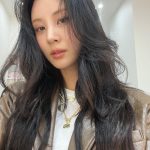 Seohyun Instagram - 흑발 차주은 is back😎 사생활 컨셉으로 연극 응원다녀왔서현🦸🏻‍♀️