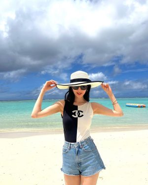 Seohyun Instagram - 🌊☀️☁️