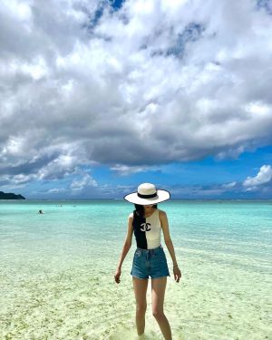 Seohyun Instagram - 🌊☀️☁️