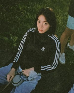 Seol In-a Instagram - 엄마가 중학생때 사주신 10년도 더 된 져지
지금까지 입어도 되는거잖아. 아나바다 

Linus’s jerseys