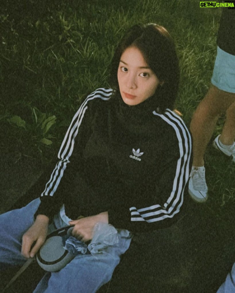 Seol In-a Instagram - 엄마가 중학생때 사주신 10년도 더 된 져지 지금까지 입어도 되는거잖아. 아나바다 Linus’s jerseys