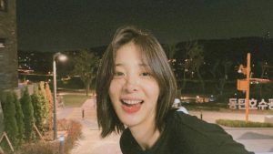 Seol In-a Instagram - 헤벌레 ☀️🐞
하고 웃은적이 얼마나 되셨나요?