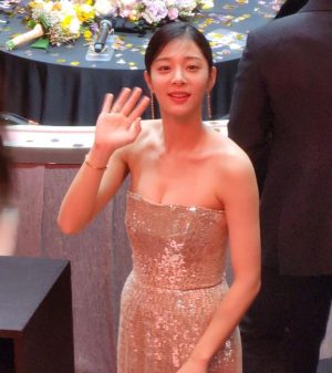 Seol In-a Instagram - 2022 SBS 연기대상 사내맞선 영차커플
베스트커플상! 너무 감사합니다!

한해동안 과분한 사랑 받았습니다
사내맞선팀과 팬분들 덕분이에요🫡
그만큼 연기로 보답하는 배우 되겠습니다
사랑해요❤️