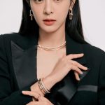 Seol In-a Instagram - Happy Holidays with Tiffany!✨ @tiffanyandco #Tiffanyandco #ATiffanyHoliday #TiffanyPartner #티파니앤코 #티파니홀리데이