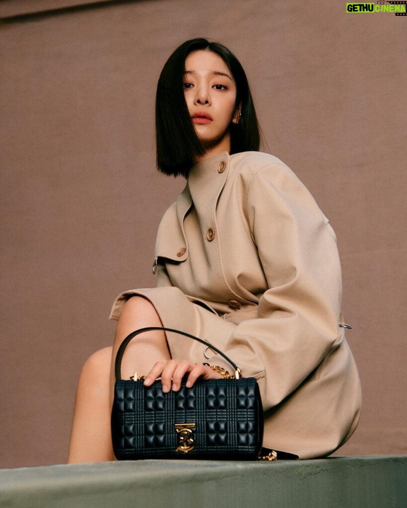 Seol In-a Instagram - #ad #burberry#TheLolaBag