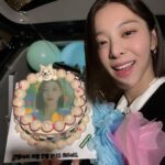 Seol In-a Instagram - 그동안 사내맞선을 사랑해주신 시청자 여러분, 그리고 팬분들 너무너무 감사합니다. 우리 드라마를 위해 애쓰신 사내맞선팀에게도 너무너무 감사합니다. 이렇게 또 배우라는 직업으로써 누군가의 마음을 움직일 수 있었다는 것에 큰 뿌뜻함 안고 갑니다. 그 누구 하나 모난 사람없이 행복하고 따뜻했던 촬영현장을 모두가 알아줬음에 역시나 감사합니다. 저도 아쉬운데 사내맞선이라는 작품을 맘으로 함께 나눈 여러분들은 얼마나 더 아쉬울까요! 그치만 저희 드라마는 여러분들 속에 계속 흐르리라 믿습니다. 언제나 작품 할때 마다, 드라마 식구들과 땀과 열정 나누며 작업 할때 마다 많은 걸 배워가는 건 변함이 없네요. 그래서 이 직업을 사랑합니다❤️ 앞으로 더 좋은 모습으로 보답할게요 함께 해준 모든 분들 사랑합니다. 건강하세요🙏🏻 (왜 사진이 10장 밖에 안올라가는거야) #사내맞선 @sbsdrama.official @netflixkr