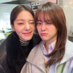 Seol In-a Instagram - 라면즈 ‘신’하리와 ‘진’영서🍜 맛이 바뀐거 같긴 한데.. 5분 남았으니, 물 끓이고 라면 먹으며 보면 되겠다:) @sbsdrama.official @netflixkr