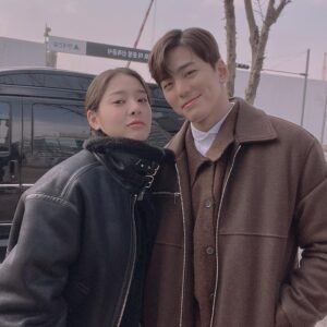 Seol In-a Instagram - 영차라차차 영차차차🤍
E와 I의 귀여운 다툼😤
10시에 보러오세요

@sbsdrama.official 
@netflixkr