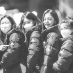 Seol In-a Instagram - 현장 어디서나 나를 가장 사랑해주고 가끔 장난꾸러기가 조용해질땐 일으켜 세워주고 무엇보다 내가 앞만 봐야할 때 든든히 내 뒤에서 오로지 나만을 바라봤던, 내가 너무 사랑하는 내 껌딱지 인아영서팀. 애틋하고 든든했던 우리 사내맞선팀 (+사진엔 안담겼지만 모든 스텝분들) 현장사진 예쁘게 찍어주셔서 감사합니다♡ (드라마 아직 안끝났어요 여러분) 진짜 사랑♡