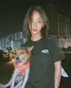 Seol In-a Instagram - Off the wall
