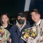 Seol In-a Instagram - 그동안 사내맞선을 사랑해주신 시청자 여러분, 그리고 팬분들 너무너무 감사합니다. 우리 드라마를 위해 애쓰신 사내맞선팀에게도 너무너무 감사합니다. 이렇게 또 배우라는 직업으로써 누군가의 마음을 움직일 수 있었다는 것에 큰 뿌뜻함 안고 갑니다. 그 누구 하나 모난 사람없이 행복하고 따뜻했던 촬영현장을 모두가 알아줬음에 역시나 감사합니다. 저도 아쉬운데 사내맞선이라는 작품을 맘으로 함께 나눈 여러분들은 얼마나 더 아쉬울까요! 그치만 저희 드라마는 여러분들 속에 계속 흐르리라 믿습니다. 언제나 작품 할때 마다, 드라마 식구들과 땀과 열정 나누며 작업 할때 마다 많은 걸 배워가는 건 변함이 없네요. 그래서 이 직업을 사랑합니다❤️ 앞으로 더 좋은 모습으로 보답할게요 함께 해준 모든 분들 사랑합니다. 건강하세요🙏🏻 (왜 사진이 10장 밖에 안올라가는거야) #사내맞선 @sbsdrama.official @netflixkr