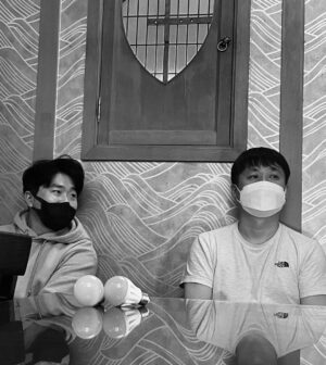 Seol In-a Instagram - 그동안 사내맞선을 사랑해주신
시청자 여러분, 그리고 팬분들 너무너무 감사합니다.

우리 드라마를 위해 애쓰신 사내맞선팀에게도
너무너무 감사합니다.

이렇게 또 배우라는 직업으로써
누군가의 마음을 움직일 수 있었다는 것에
큰 뿌뜻함 안고 갑니다.

그 누구 하나 모난 사람없이 행복하고 따뜻했던 촬영현장을
모두가 알아줬음에  역시나 감사합니다.

저도 아쉬운데
사내맞선이라는 작품을 맘으로 함께 나눈 여러분들은 얼마나 더 아쉬울까요!
그치만 저희 드라마는 여러분들 속에 계속 흐르리라 믿습니다.

언제나 작품 할때 마다,
드라마 식구들과 땀과 열정 나누며 작업 할때 마다
많은 걸 배워가는 건 변함이 없네요.
그래서 이 직업을 사랑합니다❤️

앞으로 더 좋은 모습으로 보답할게요
함께 해준 모든 분들 사랑합니다.

건강하세요🙏🏻

(왜 사진이 10장 밖에 안올라가는거야)

#사내맞선 
@sbsdrama.official 
@netflixkr