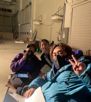 Seol In-a Instagram - 그동안 사내맞선을 사랑해주신
시청자 여러분, 그리고 팬분들 너무너무 감사합니다.

우리 드라마를 위해 애쓰신 사내맞선팀에게도
너무너무 감사합니다.

이렇게 또 배우라는 직업으로써
누군가의 마음을 움직일 수 있었다는 것에
큰 뿌뜻함 안고 갑니다.

그 누구 하나 모난 사람없이 행복하고 따뜻했던 촬영현장을
모두가 알아줬음에  역시나 감사합니다.

저도 아쉬운데
사내맞선이라는 작품을 맘으로 함께 나눈 여러분들은 얼마나 더 아쉬울까요!
그치만 저희 드라마는 여러분들 속에 계속 흐르리라 믿습니다.

언제나 작품 할때 마다,
드라마 식구들과 땀과 열정 나누며 작업 할때 마다
많은 걸 배워가는 건 변함이 없네요.
그래서 이 직업을 사랑합니다❤️

앞으로 더 좋은 모습으로 보답할게요
함께 해준 모든 분들 사랑합니다.

건강하세요🙏🏻

(왜 사진이 10장 밖에 안올라가는거야)

#사내맞선 
@sbsdrama.official 
@netflixkr