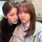 Seol In-a Instagram - 라면즈 ‘신’하리와 ‘진’영서🍜 맛이 바뀐거 같긴 한데.. 5분 남았으니, 물 끓이고 라면 먹으며 보면 되겠다:) @sbsdrama.official @netflixkr
