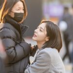 Seol In-a Instagram - 현장 어디서나 나를 가장 사랑해주고 가끔 장난꾸러기가 조용해질땐 일으켜 세워주고 무엇보다 내가 앞만 봐야할 때 든든히 내 뒤에서 오로지 나만을 바라봤던, 내가 너무 사랑하는 내 껌딱지 인아영서팀. 애틋하고 든든했던 우리 사내맞선팀 (+사진엔 안담겼지만 모든 스텝분들) 현장사진 예쁘게 찍어주셔서 감사합니다♡ (드라마 아직 안끝났어요 여러분) 진짜 사랑♡