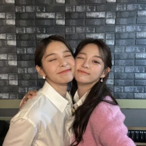 Seol In-a Instagram - 라 면 즈😉😘

진영서는 신하리를 사랑해~🥰

@netflixkr
#넷플릭스#대나무숲#사내맞선#비하인드