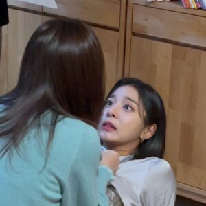 Seol In-a Instagram - Behind🎬 우리 팀이랑 하리랑 어무니랑 리허설. “누구때문에 이렇게 됐는데!!!” “나 뭐!!!” 동공지진
