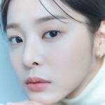 Seol In-a Instagram - 2021을 천천히 더듬어봤습니다. 저 멀리 있는 행복에 가까이에 있는 축복을 충분히 느끼지 못한 아쉬움과 후회는 언제나 따라오지만 그래도 감사할 수 있는 한해, 여러형태를 띤 사랑을 느꼈던 한해를 보냈던 것 같아요. 아직 한 없이 작고 부족한 사람이지만 채워나갈 수 있다는 내일에 감사할 수 있고, 사랑과 행복이 가득한 건강한 2022가 되길 바라고 기도합니다. 모두 기분 좋고 싱그러운 새해 맞이하세요🙏🏼