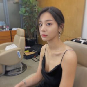 Seol In-a Instagram - There's something wrong.