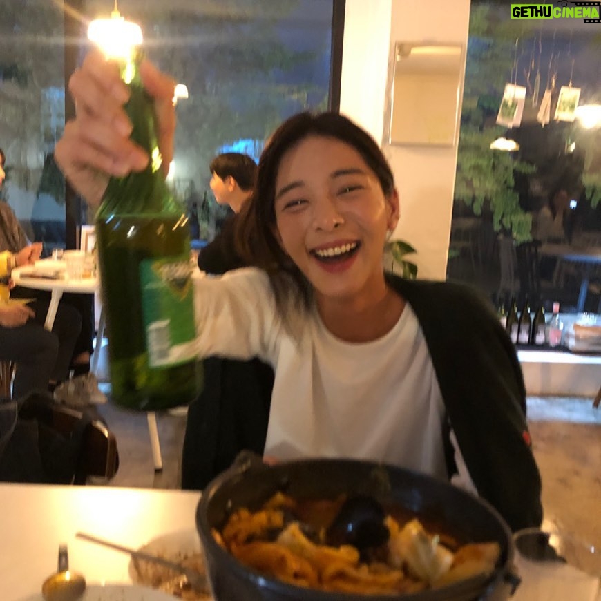 Seol In-a Instagram - 알콜 초보 주제에 좋다고 웃었던 그때🤪