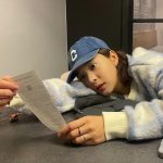 Seol In-a Instagram - 도파민디톡스가 필요 줄리야 발 쓸면서 걷지말어라