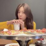 Seol In-a Instagram - PIZZA CHOIGO🍕 먹는 게 젤로 조아