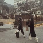 Seol In-a Instagram - 꽃배달 행복배달 나 쫌 정직하게 걷는 편🚶🏽‍♀️