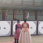 Seol In-a Instagram - 중전마마님께 재롱잔치 혜선언니한테 재롱잔치 #철인왕후 #tvN #조선시대_그녀들만의_스트레칭